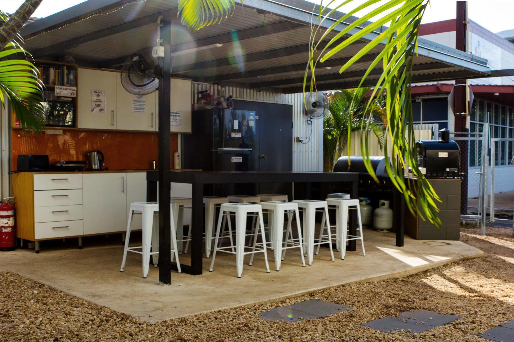 Down Under Hostels Darwin Exterior photo